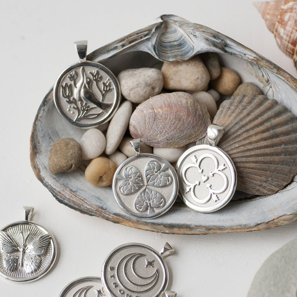 JOY JW Small Pendant Coin in Silver