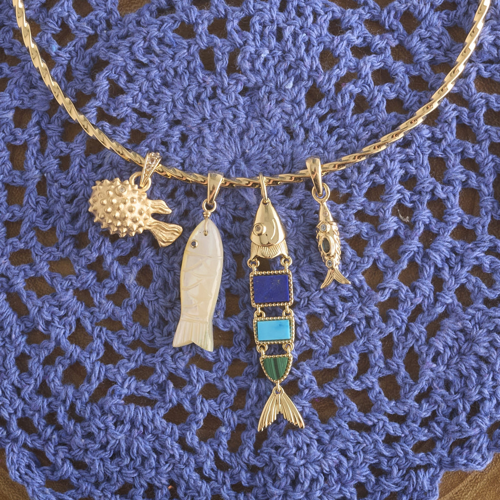 STRONG Shiny Scales Pendant in Solid Gold