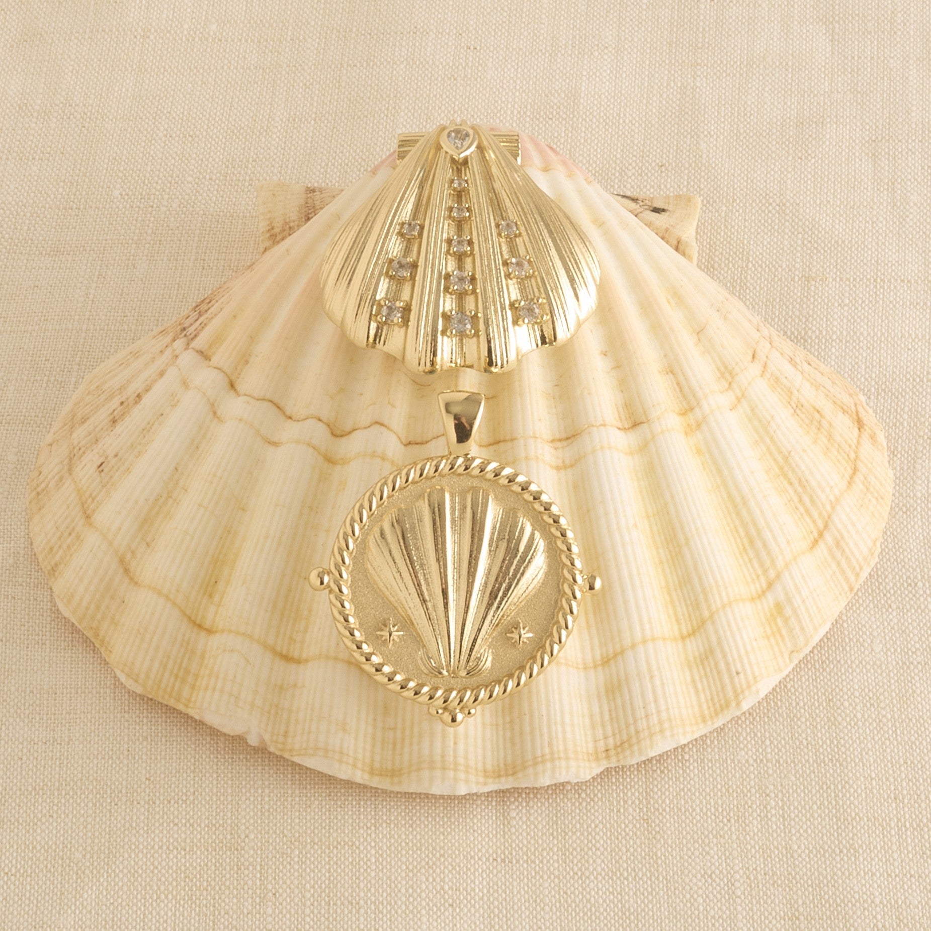 STRONG Clamshell Original Pendant Coin